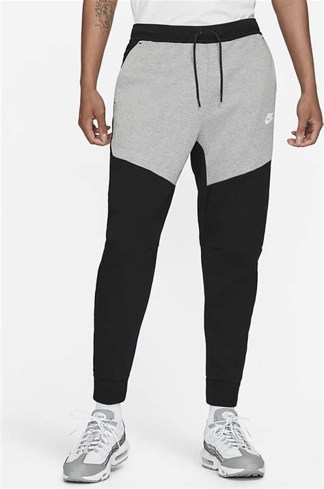 nike tech fleece broek heren zwart|Nike Tech joggingbroek van fleece met reflecterende details voor .